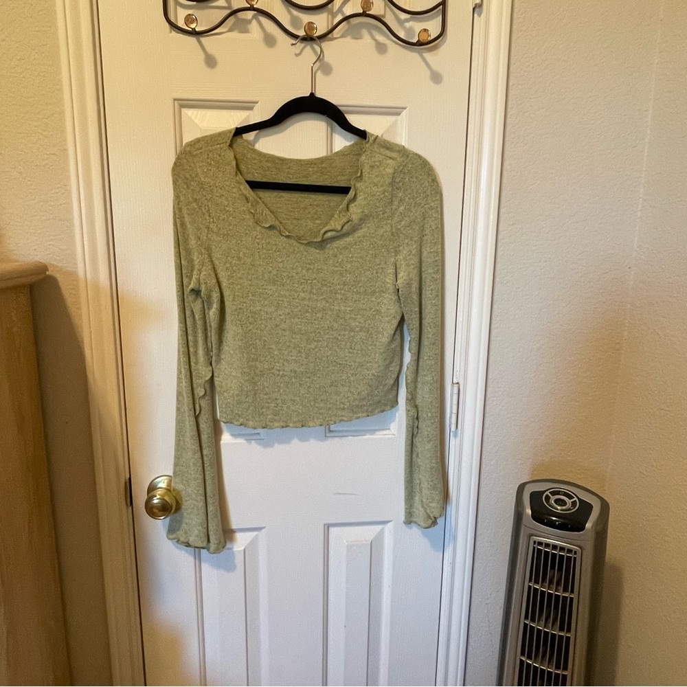SHEIN Green Ribbed Crop Blouse
